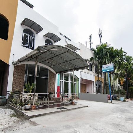 Oyo 90897 Hotel Sepupu Satria Pekanbaru Exterior foto